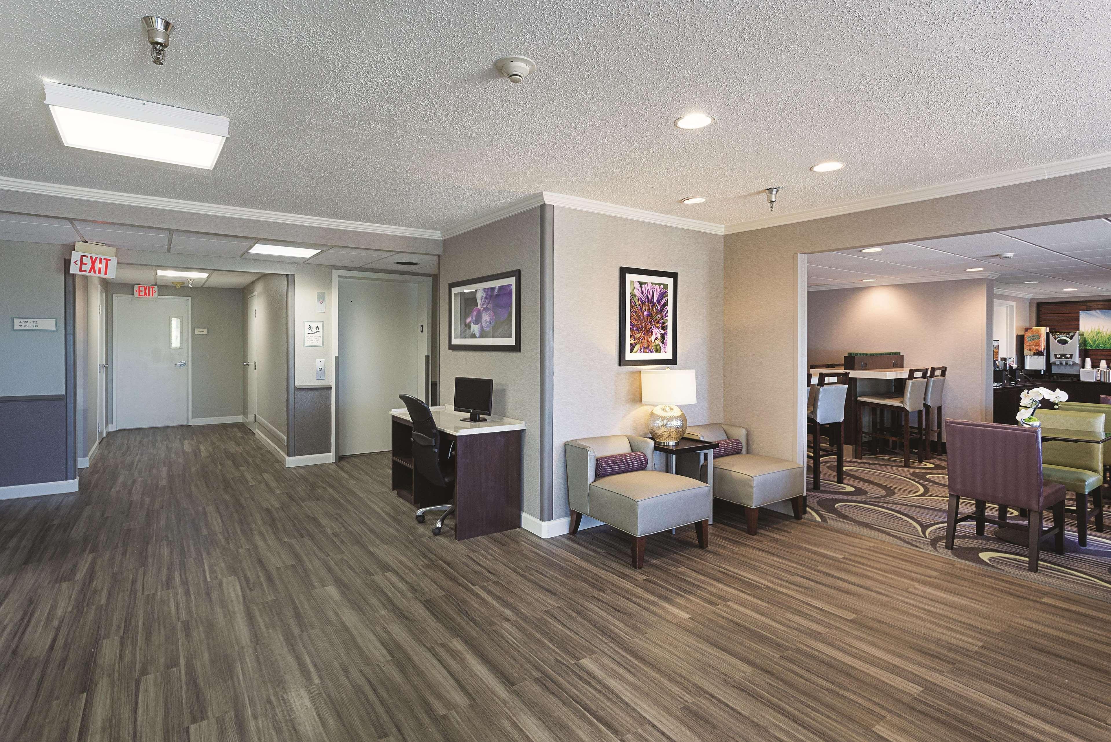 Отель La Quinta By Wyndham Baton Rouge Siegen Lane Экстерьер фото