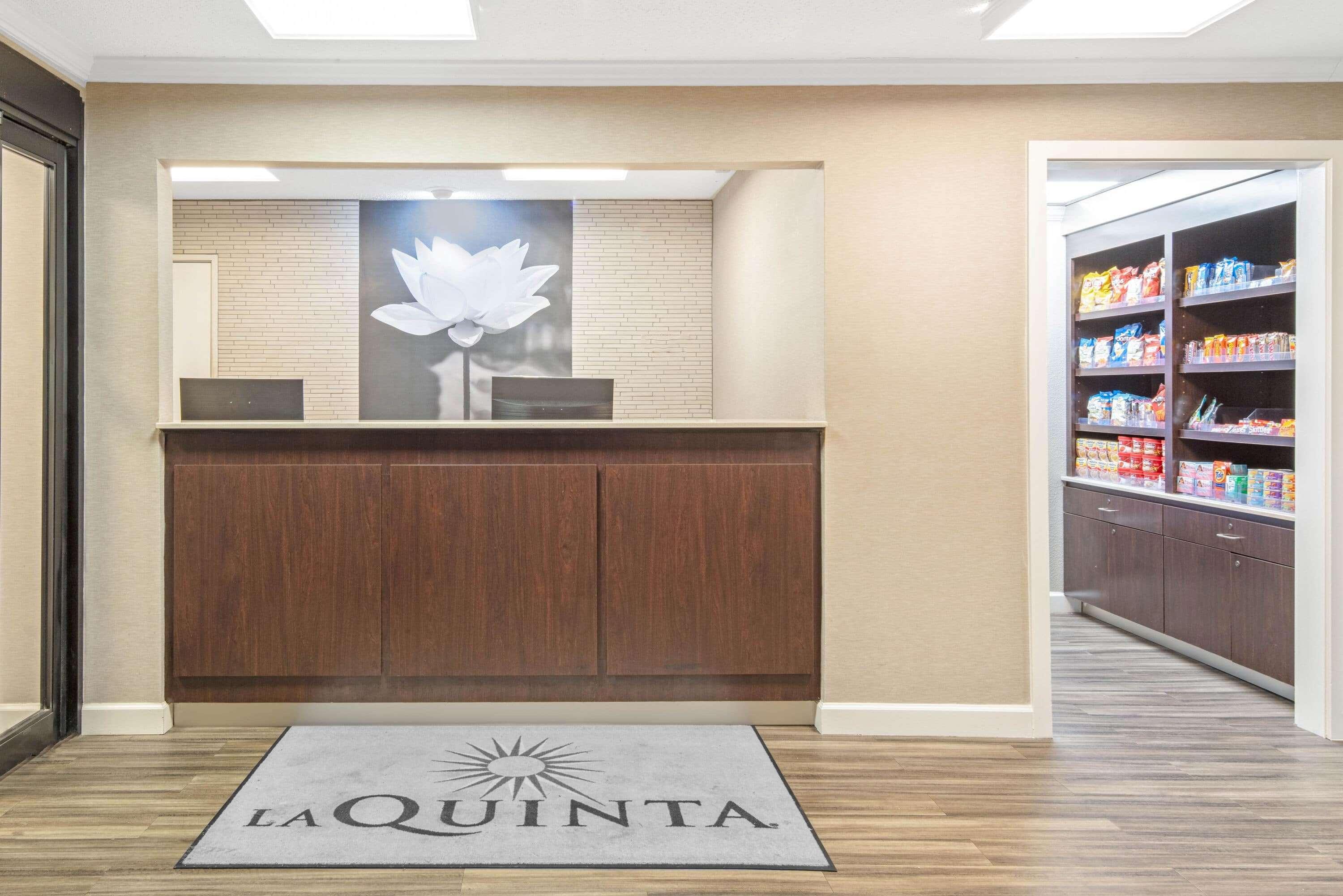 Отель La Quinta By Wyndham Baton Rouge Siegen Lane Экстерьер фото