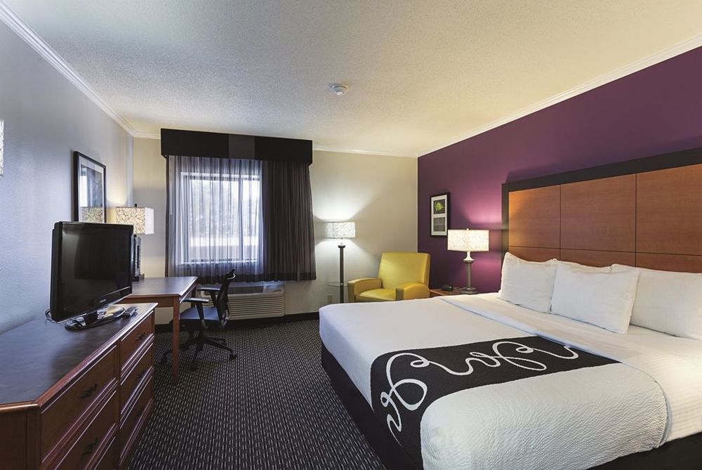 Отель La Quinta By Wyndham Baton Rouge Siegen Lane Номер фото
